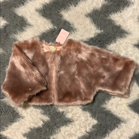 Fur Shawl - Picture 1 of 2